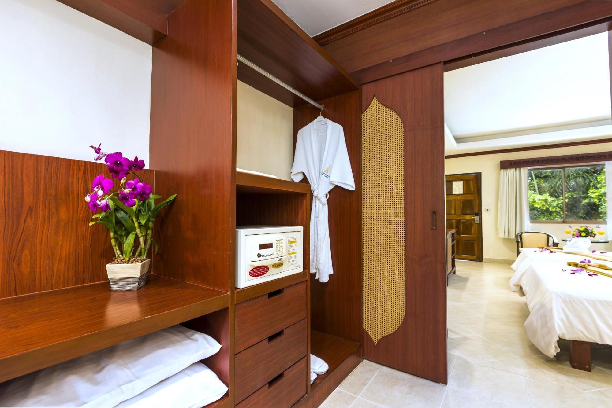 Thai Garden Resort Патая Екстериор снимка