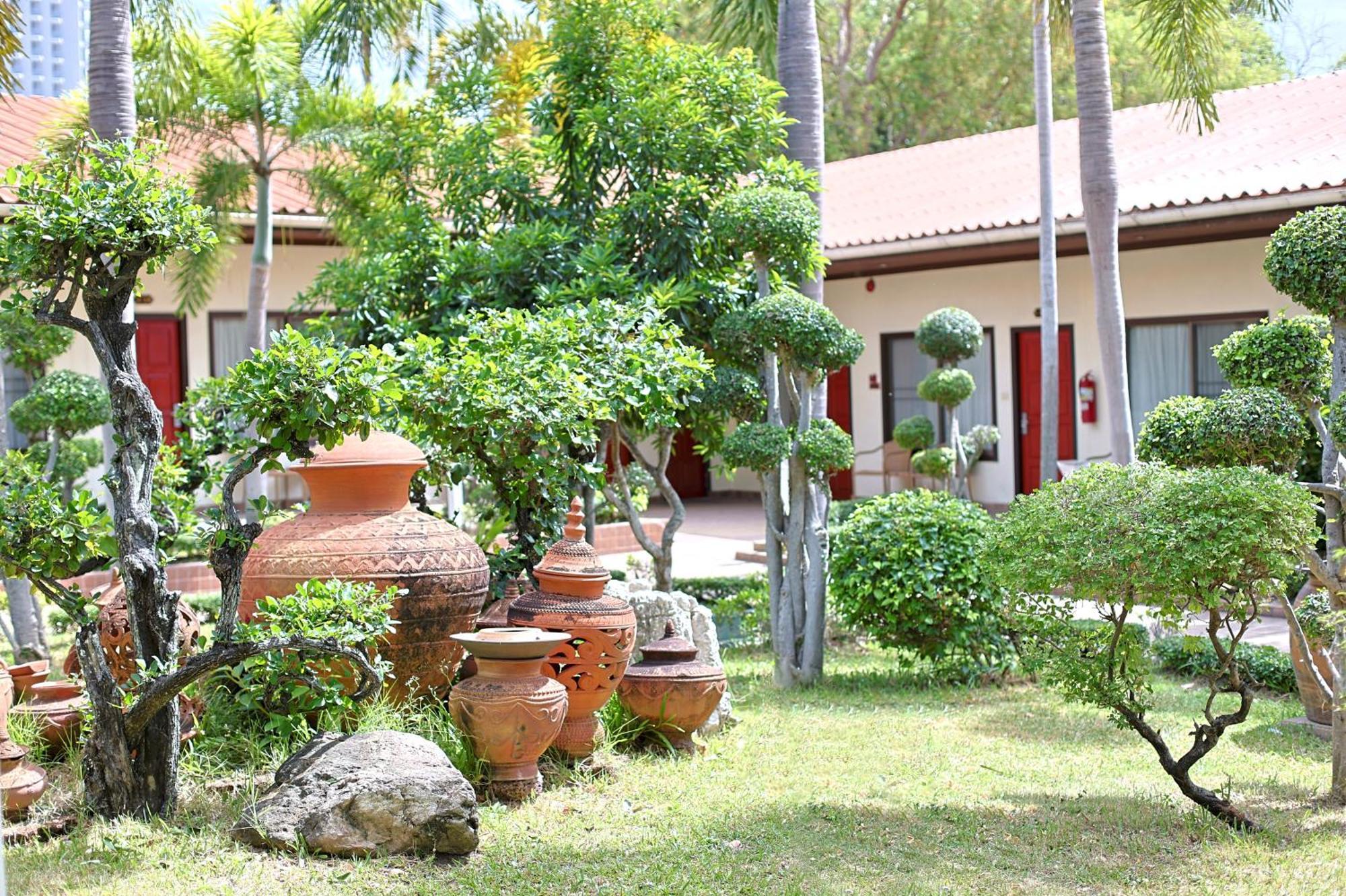 Thai Garden Resort Патая Екстериор снимка